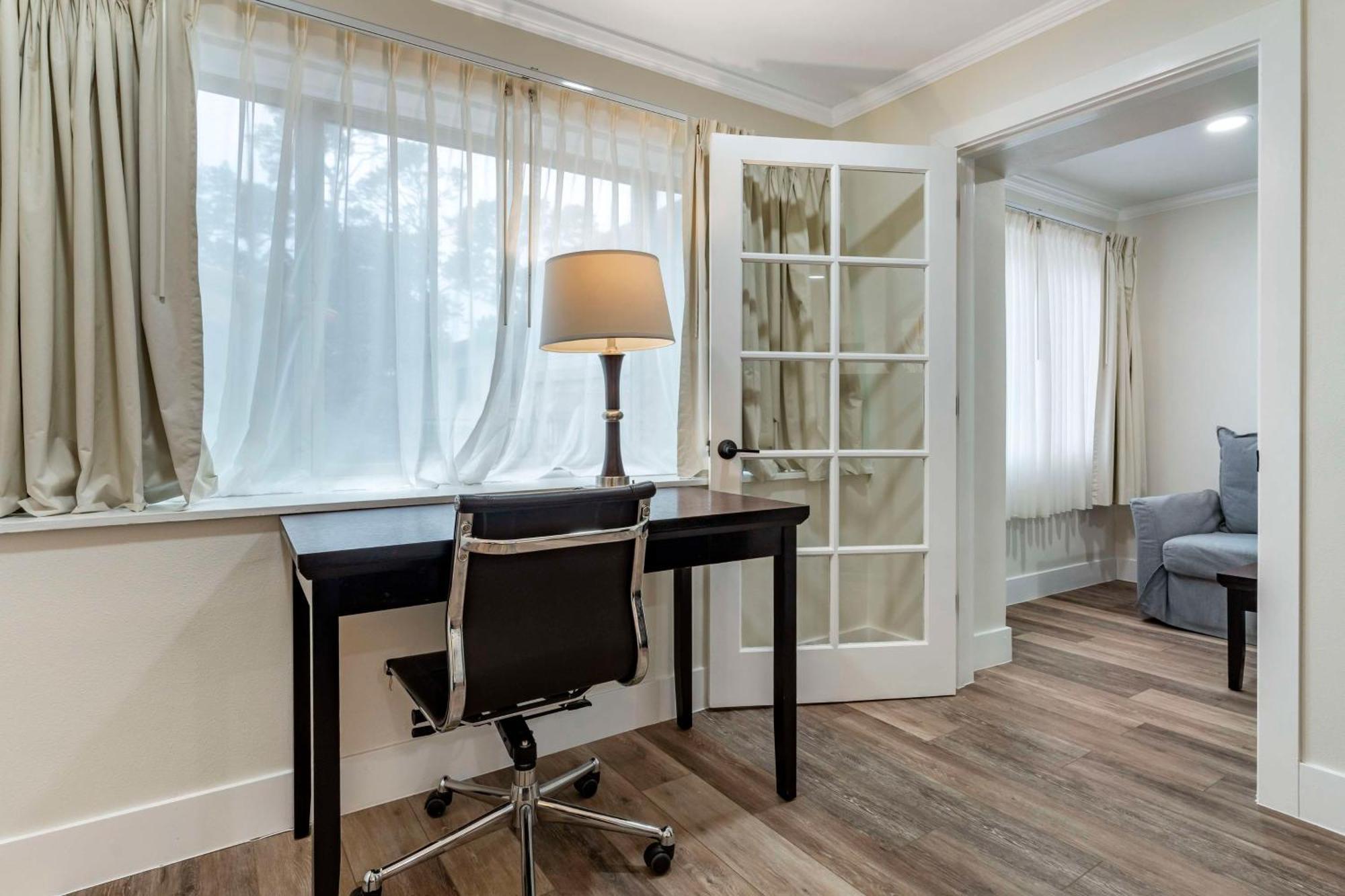 Best Western Carmel'S Town House Lodge Eksteriør bilde