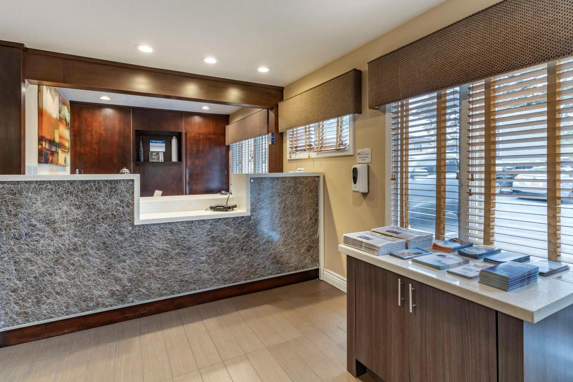 Best Western Carmel'S Town House Lodge Eksteriør bilde